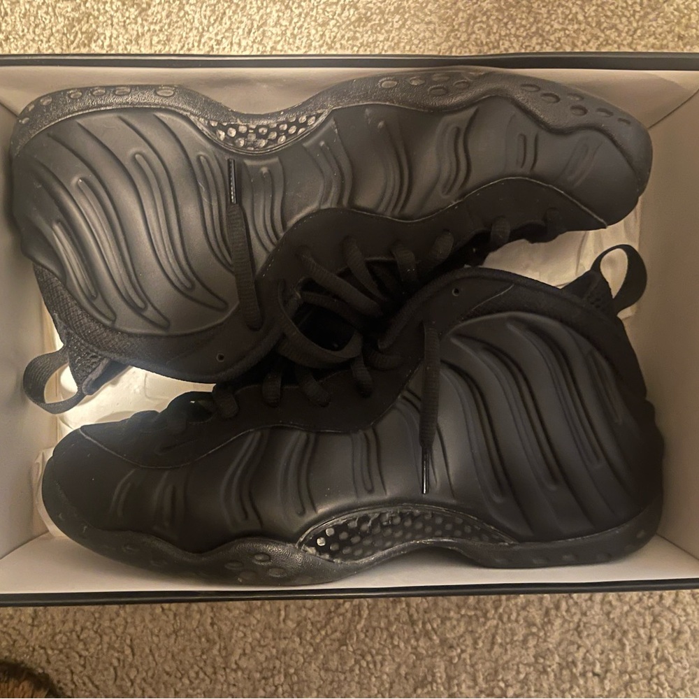 Nike foam posits like new